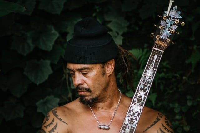 Michael Franti Trio - Heartstrings & Dynamite