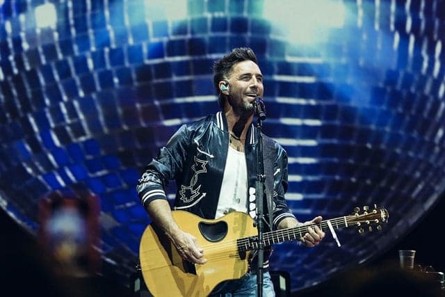 Jake Owen w/ Niko Moon