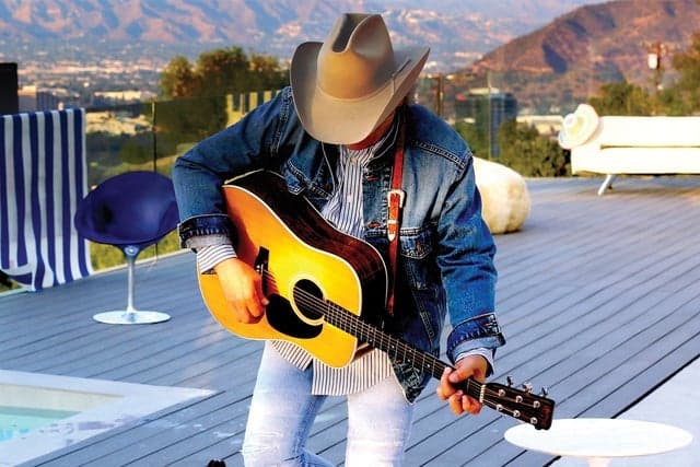 Dwight Yoakam w/ Coleman Jennings