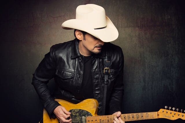 BRAD PAISLEY LIVE